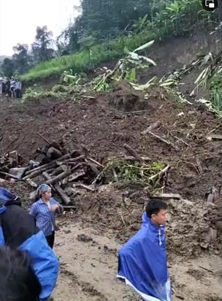 Hiện trường vụ sạt lở đất vùi 4 người trong đêm