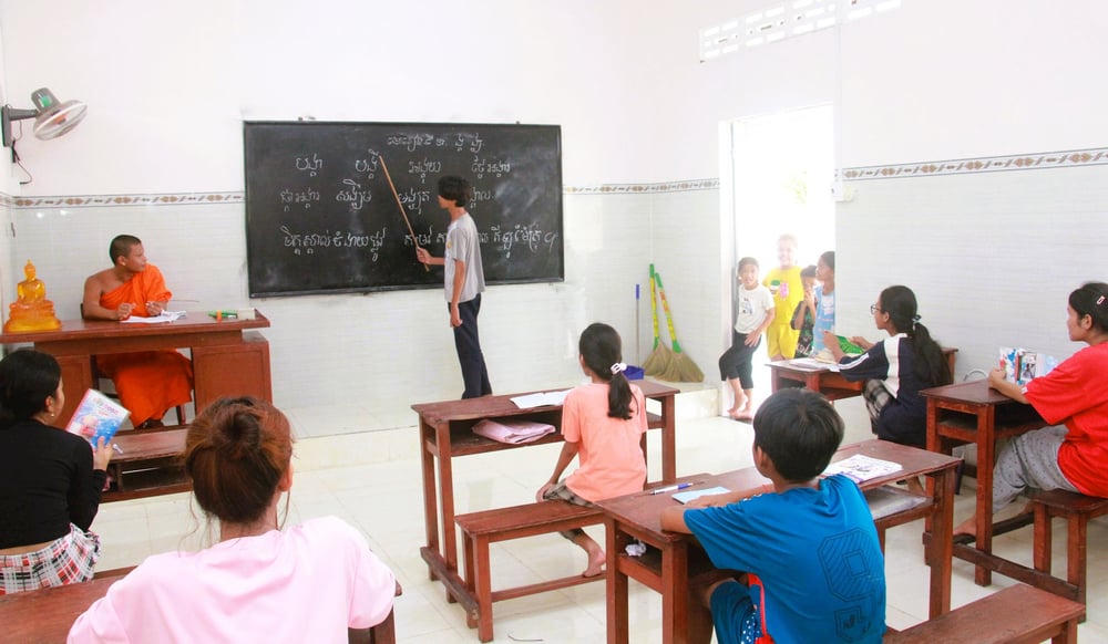 Mái chùa vang tiếng học vần