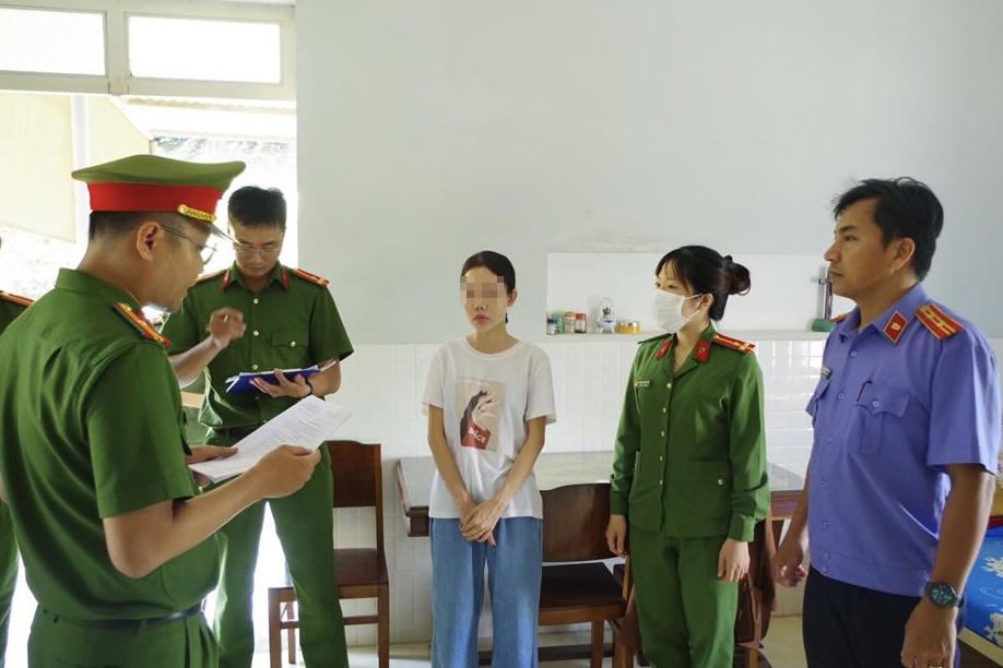 Cô gái trẻ giả doanh nhân thành đạt lừa tiền nhiều người