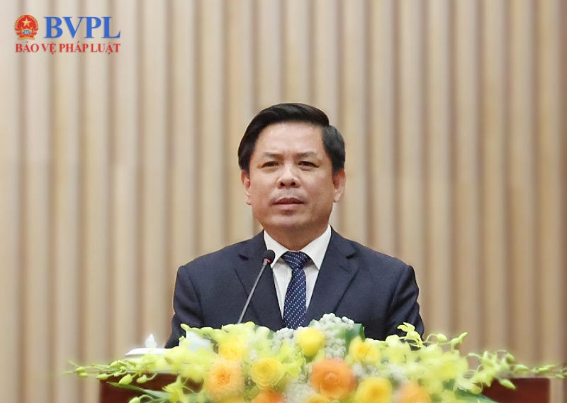 Trao Huy hiệu 40 năm tuổi Đảng tặng Viện trưởng Lê Minh Trí