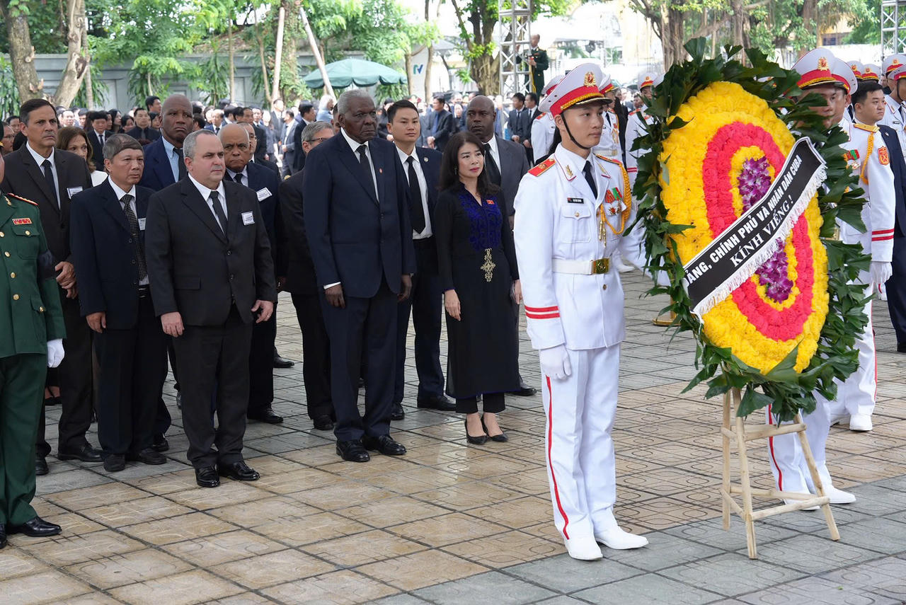 Thành kính, tiếc thương Tổng Bí thư Nguyễn Phú Trọng