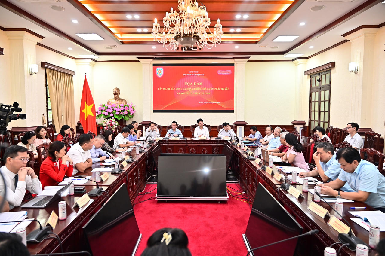 Tọa đàm 'Đẩy mạnh xây dựng và hoàn thiện Nhà nước pháp quyền xã hội chủ nghĩa Việt Nam'