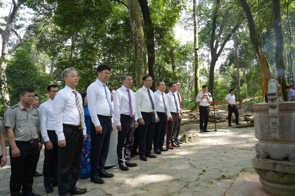  Bộ trưởng Nguyễn Hải Ninh dâng hương tại Khu di tích lịch sử Bộ Tư pháp