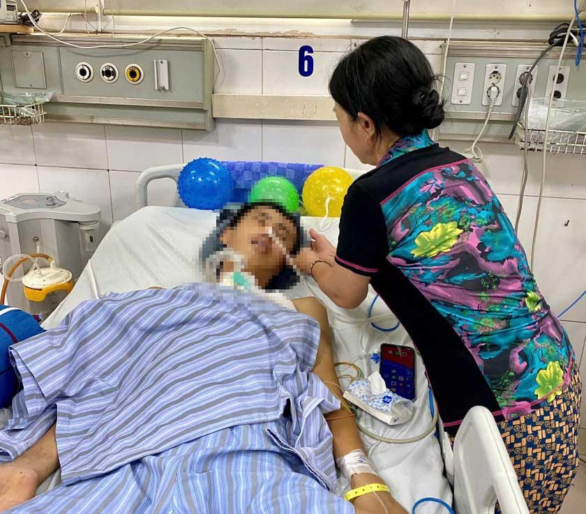 Người mẹ nghèo bán nhà để cứu con