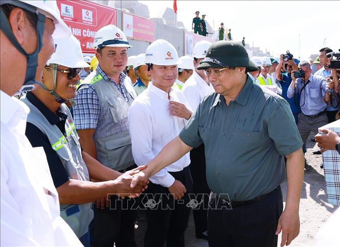 Thủ tướng kiểm tra, khảo sát một số dự án trọng điểm của thành phố Đà Nẵng