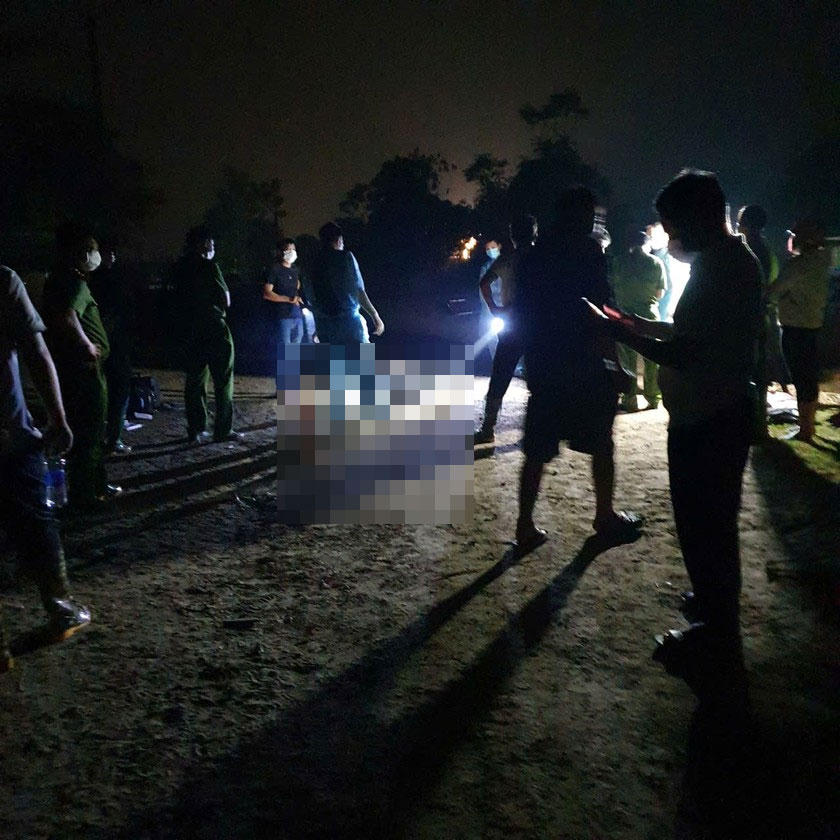 Tìm thấy nạn nhân đầu tiên trong 8 người mất tích vụ sập cầu Phong Châu