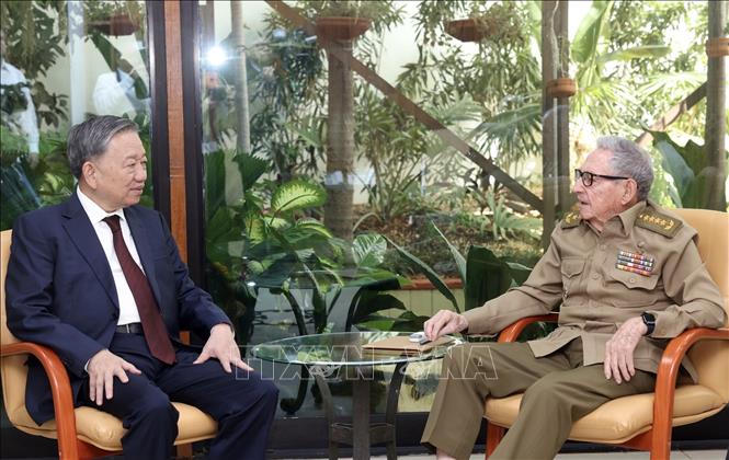 Tổng Bí thư, Chủ tịch nước Tô Lâm gặp Lãnh tụ Cách mạng Cuba, Đại tướng Raúl Castro Ruz
