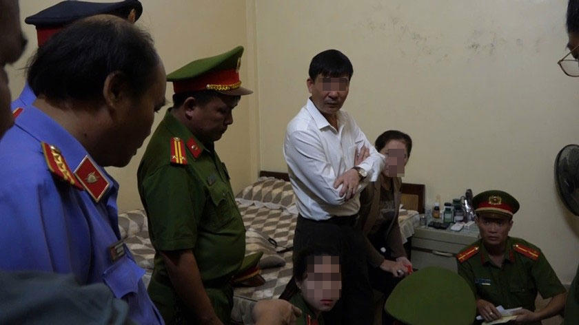 Làm giả hồ sơ, nguyên Chủ tịch và cán bộ địa chính xã bị bắt tạm giam