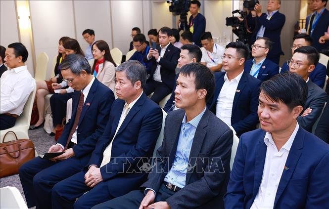 Thủ tướng Phạm Minh Chính làm việc với các cơ quan đại diện Việt Nam tại Lào