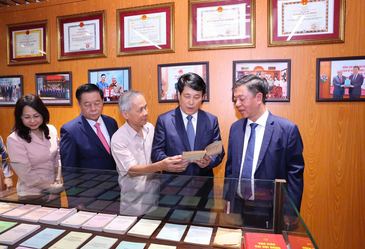 Lan toả nội dung và phát huy giá trị Tủ sách điện tử Tổng Bí thư Nguyễn Phú Trọng trong công cuộc đổi mới và phát triển đất nước