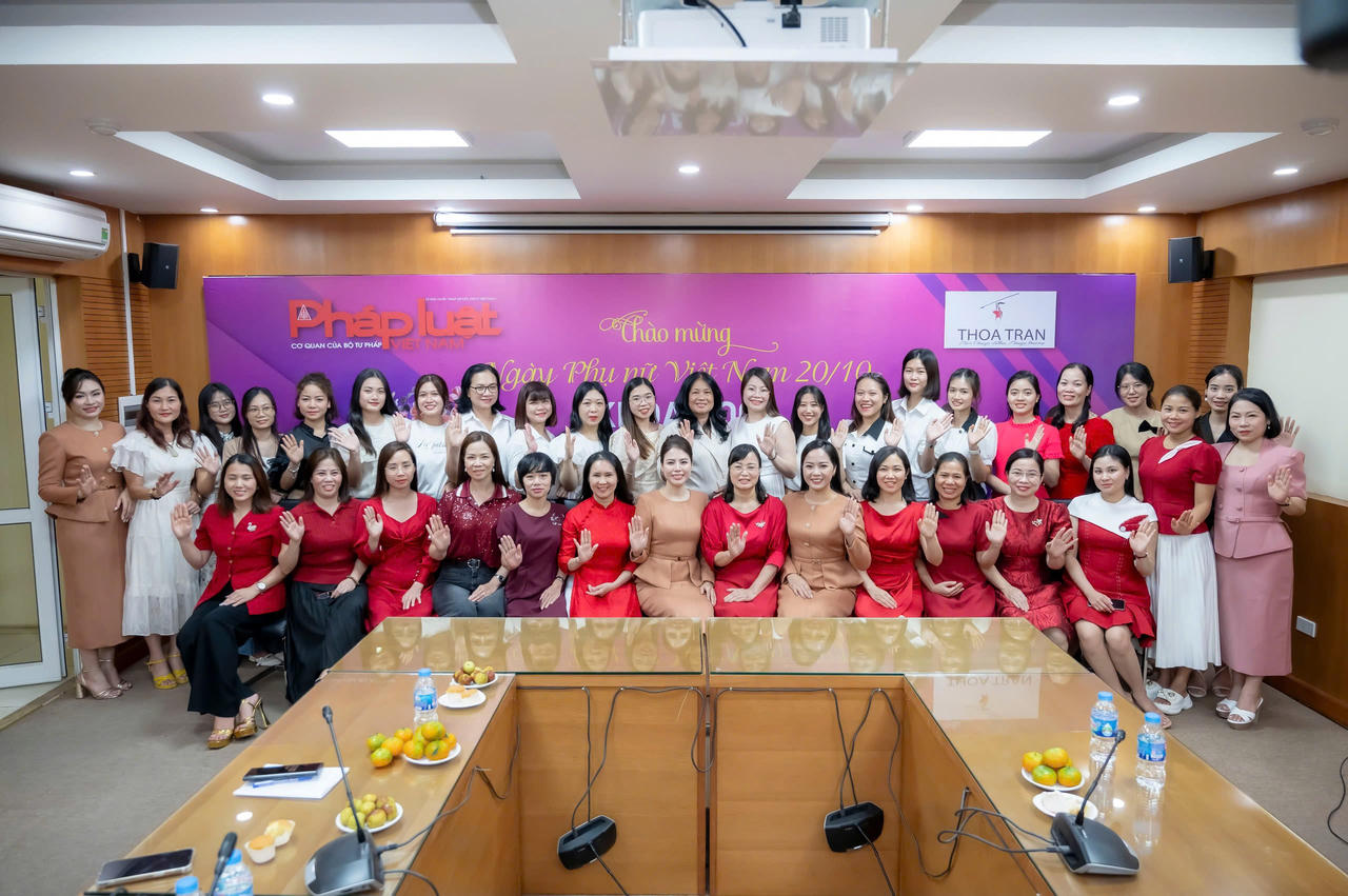 Hướng dẫn kỹ năng 'Thần thái đẹp - Phong cách sang' cho chị em phụ nữ Báo Pháp luật Việt Nam dịp 20/10