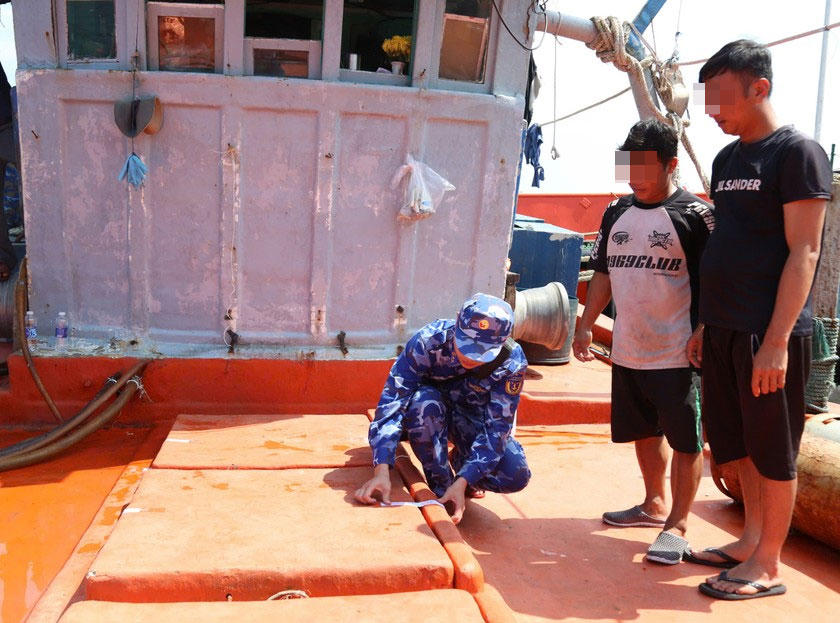 BTL Vùng Cảnh sát biển 4 bắt giữ tàu cá vi phạm quy định về chống khai thác IUU