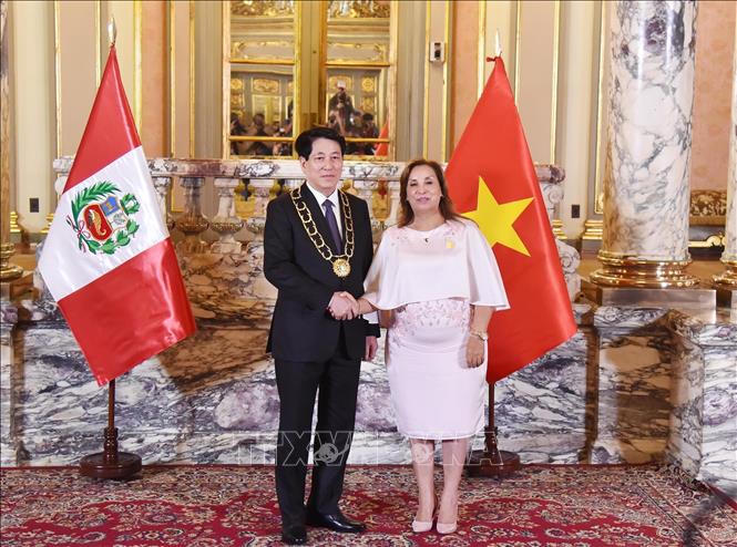 Tổng thống Peru trao tặng Huân chương 'Mặt trời Peru' cho Chủ tịch nước Lương Cường