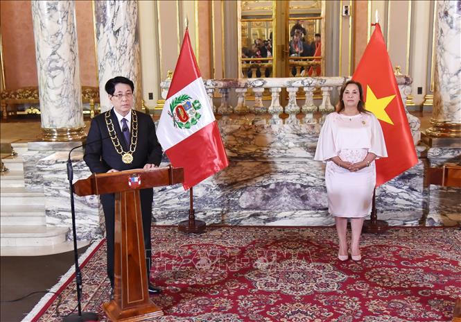 Tổng thống Peru trao tặng Huân chương 'Mặt trời Peru' cho Chủ tịch nước Lương Cường