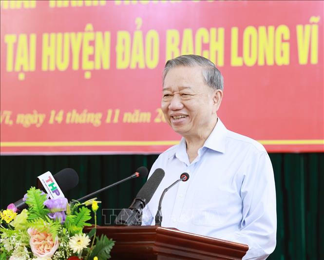 Tổng Bí thư Tô Lâm thăm và làm việc tại huyện đảo Bạch Long Vĩ