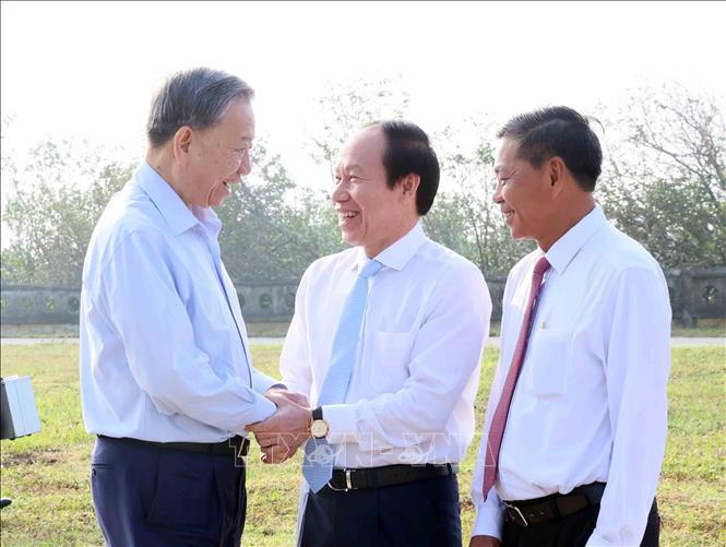 Tổng Bí thư Tô Lâm thăm và làm việc tại huyện đảo Bạch Long Vĩ