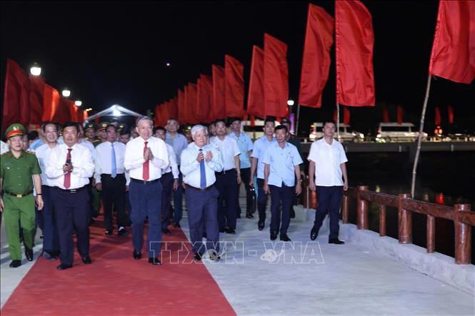 Tổng Bí thư dự Cầu truyền hình kỷ niệm 70 năm sự kiện tập kết ra Bắc tại Cà Mau