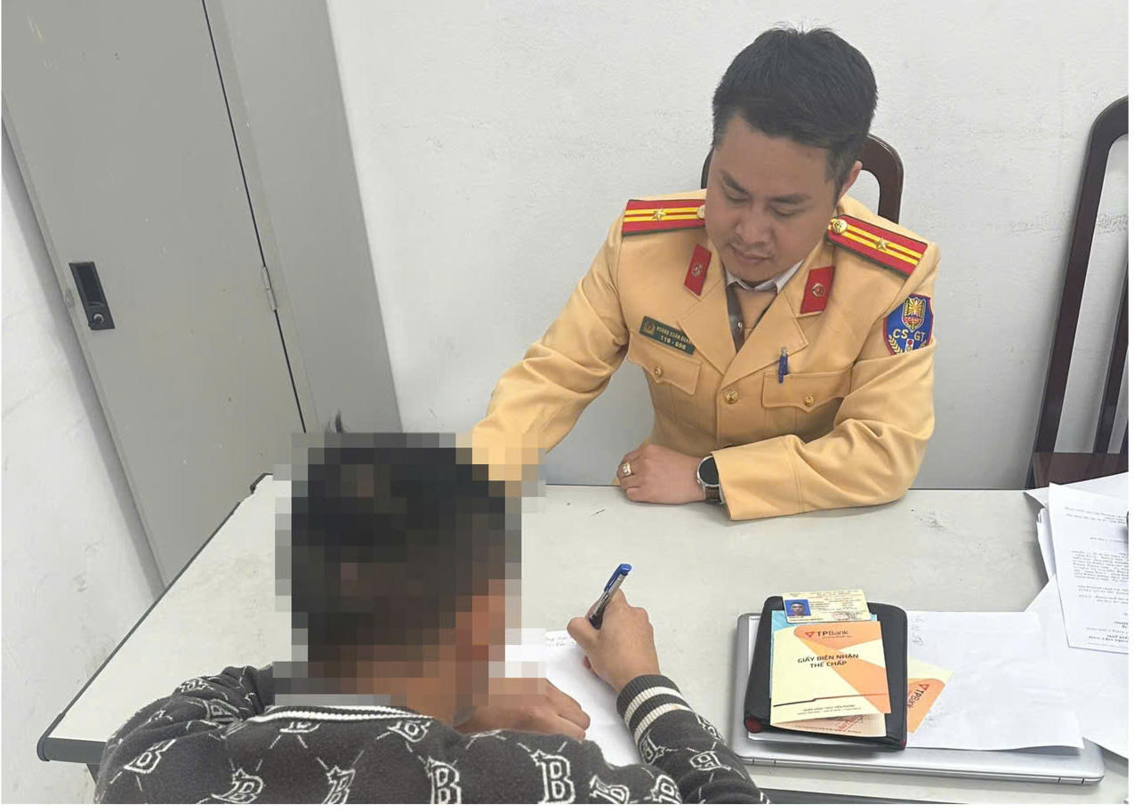 Bất ngờ quay đầu ô tô giữa cầu Chương Dương, tài xế bị phạt thế nào?