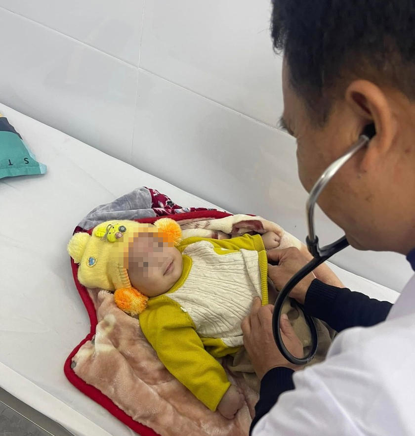 Tìm người thân cho bé sơ sinh bị bỏ rơi trong đêm giá rét 