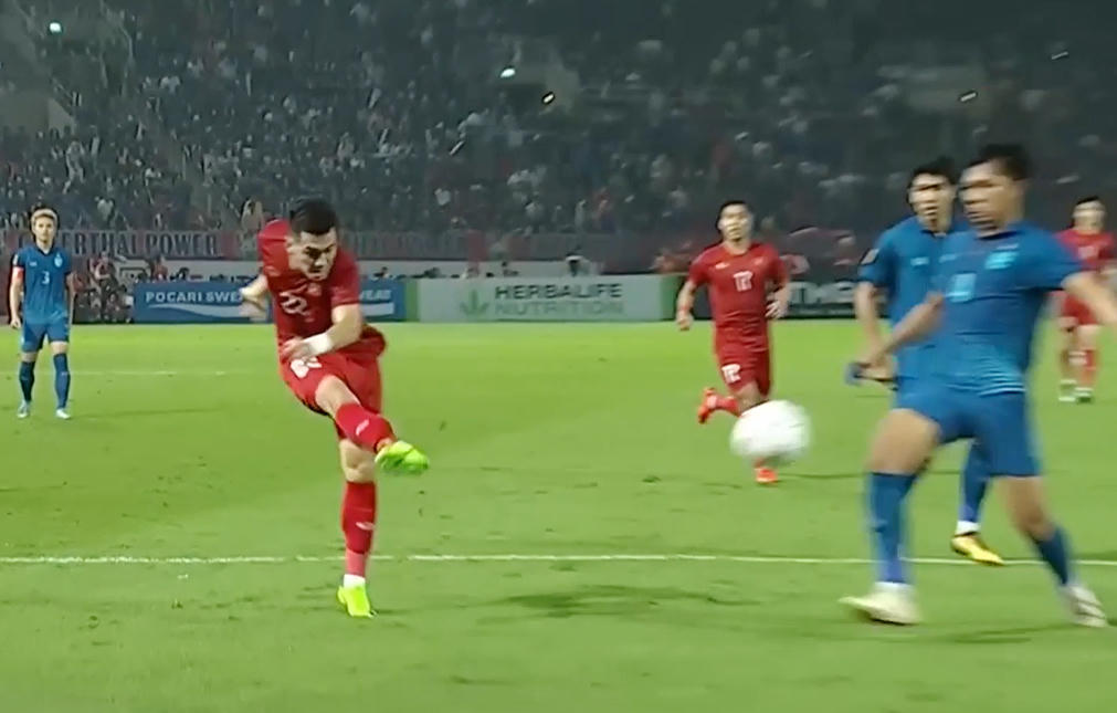 VIỆT NAM VÔ ĐỊCH TRÊN SÂN THÁI LAN!