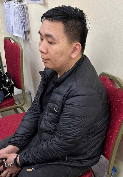 Danh tính đối tượng giả shipper lừa tiền hàng trăm người mua hàng online ở Hà Nội