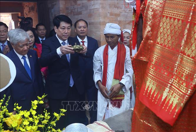 Chủ tịch nước: Văn hóa truyền thống của 54 dân tộc là nguồn lực quý báu xây dựng một Việt Nam hùng mạnh