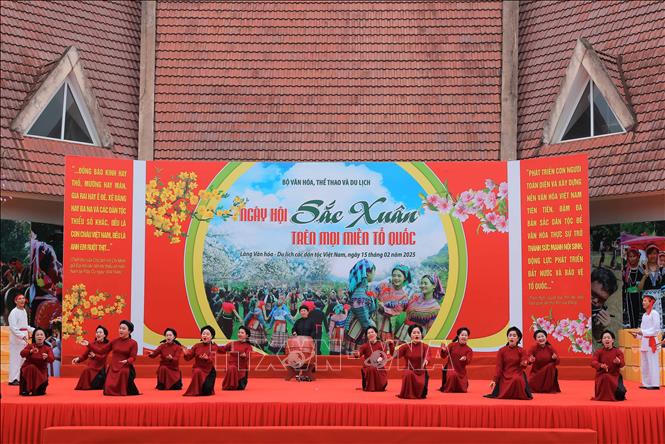 Chủ tịch nước: Văn hóa truyền thống của 54 dân tộc là nguồn lực quý báu xây dựng một Việt Nam hùng mạnh