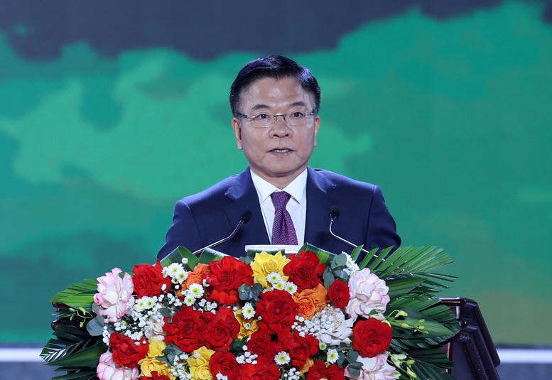 Phó Thủ tướng Lê Thành Long đánh trống khai mạc Lễ hội Hoa Lư năm 2025