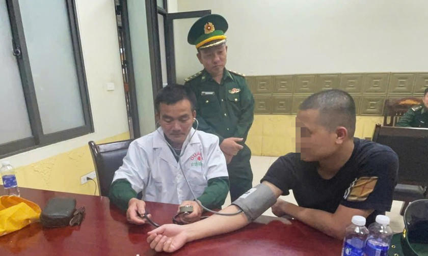 Tiếp nhận 16 công dân Việt Nam hết hạn tạm trú về nước