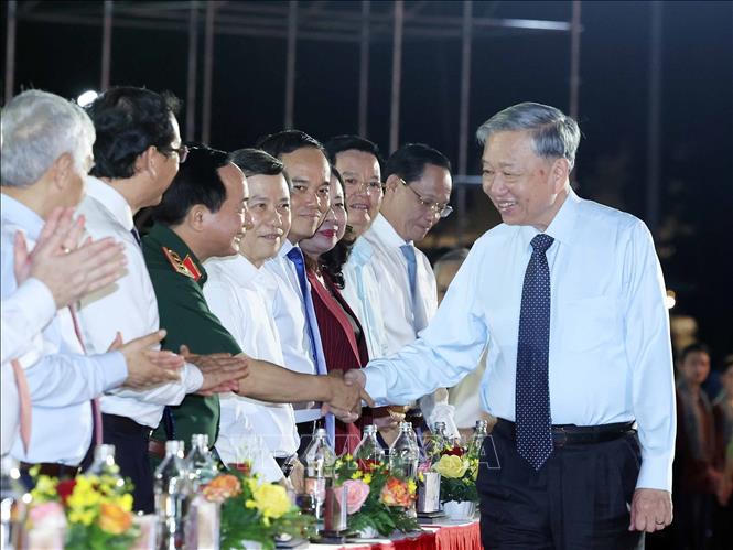 Tổng Bí thư Tô Lâm dự Chương trình nghệ thuật 'Đất nước trọn niềm vui'