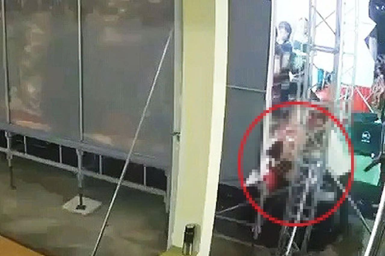 Cảnh báo sân khấu rò điện, nam sinh lớp 9 ở Quảng Ngãi vẫn bị giật tử vong