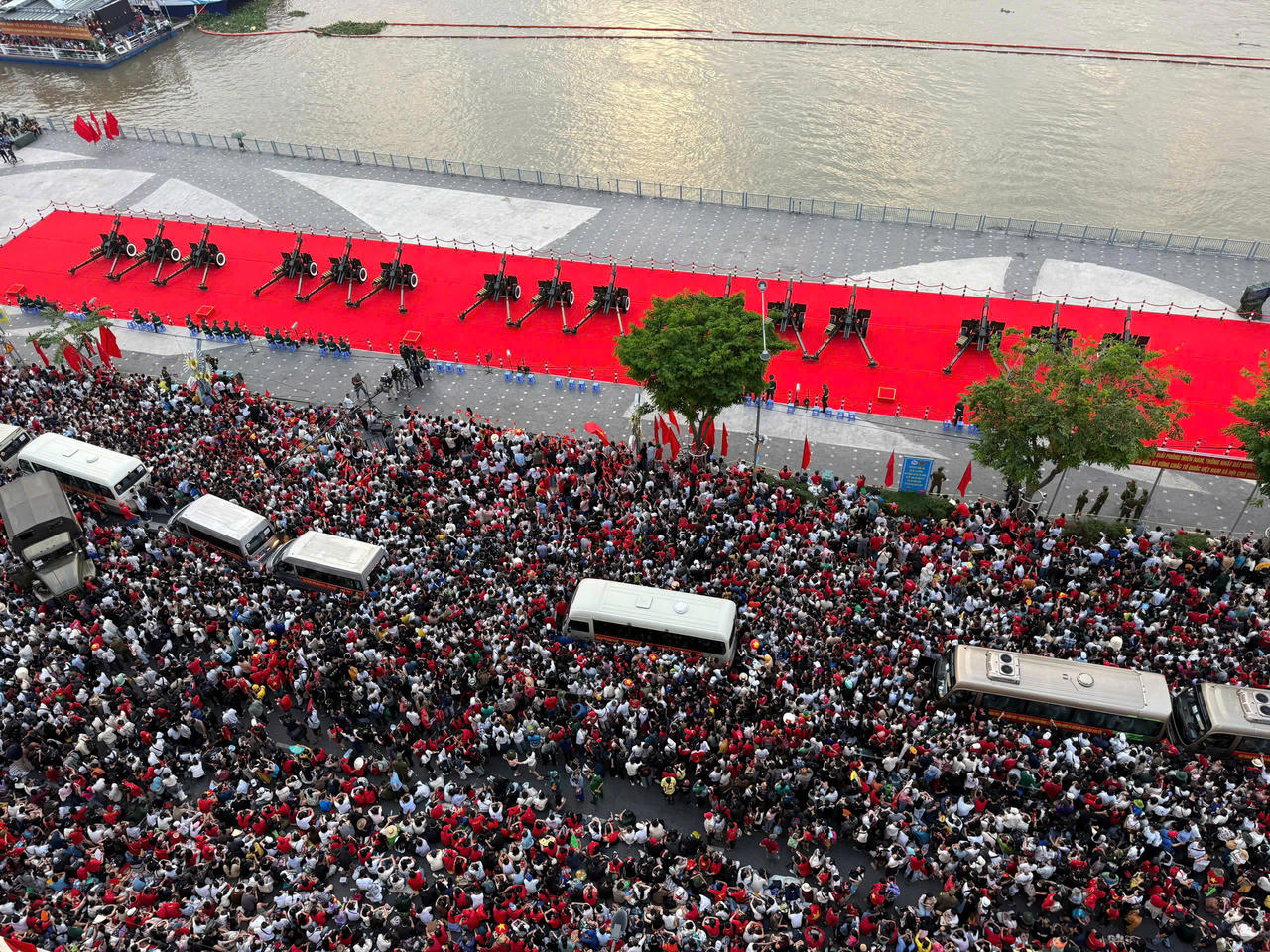 LỄ KỶ NIỆM, DIỄU BINH, DIỄU HÀNH MỪNG 50 NĂM GIẢI PHÓNG MIỀN NAM, THỐNG NHẤT ĐẤT NƯỚC