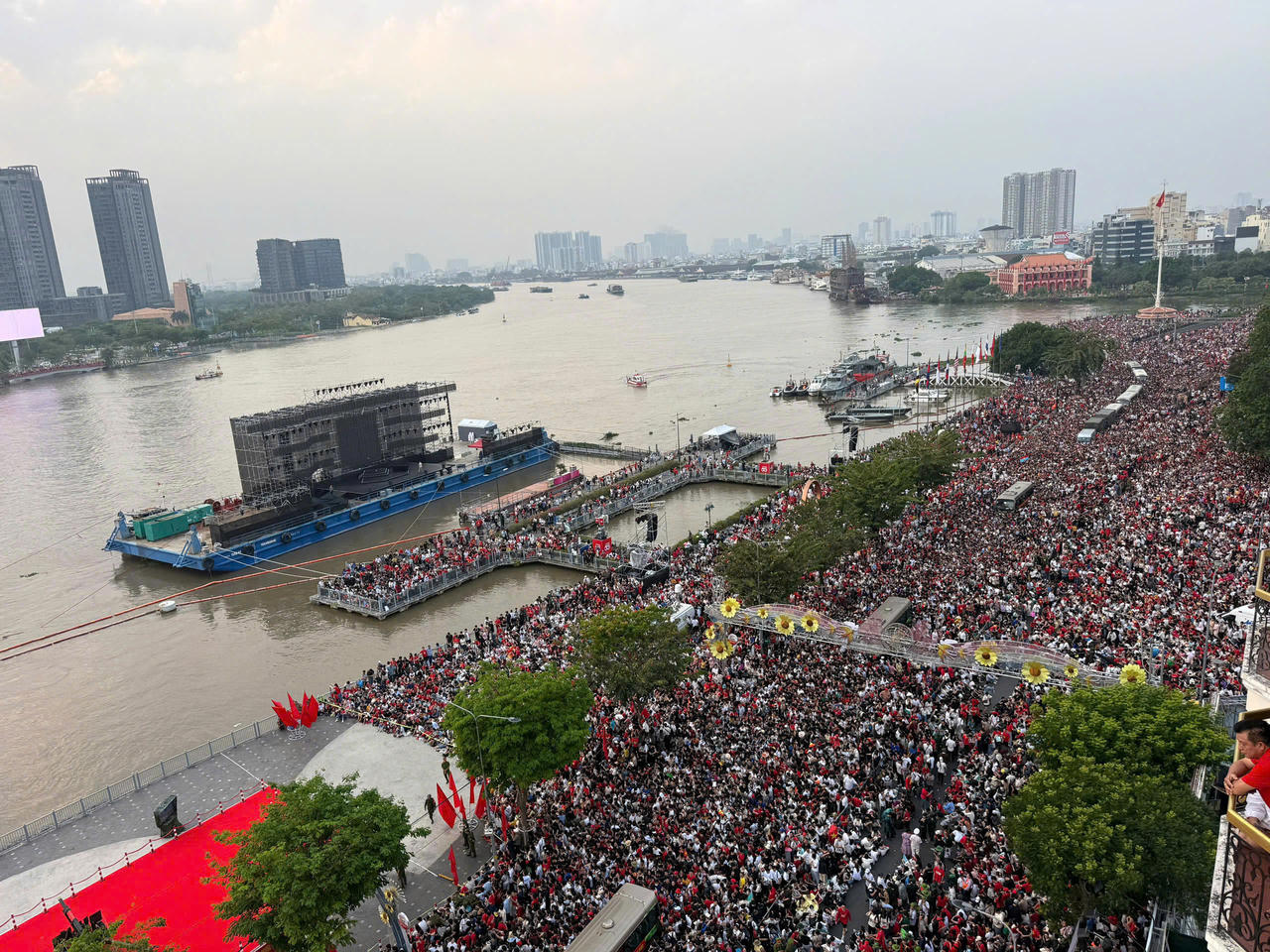 LỄ KỶ NIỆM, DIỄU BINH, DIỄU HÀNH MỪNG 50 NĂM GIẢI PHÓNG MIỀN NAM, THỐNG NHẤT ĐẤT NƯỚC