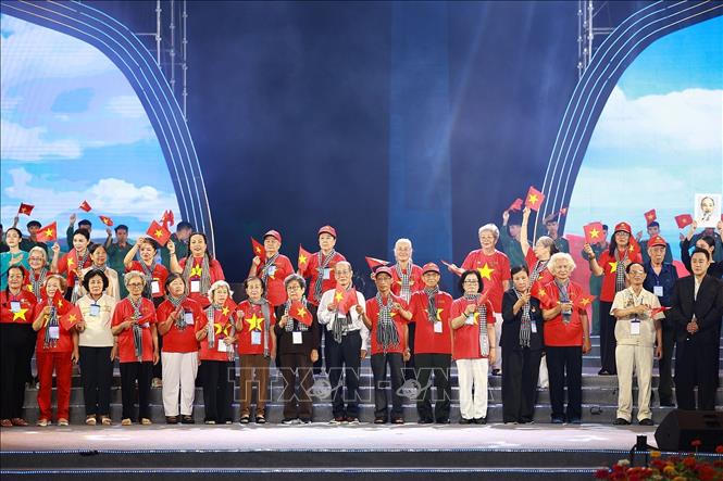 Ngọn lửa của lòng yêu nước và ý chí kiên trung tiếp tục soi đường cho hôm nay và mai sau