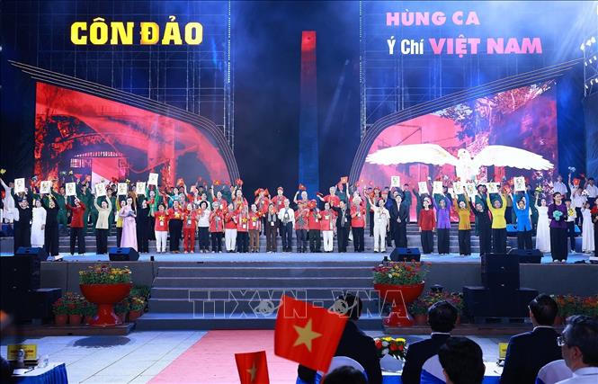 Ngọn lửa của lòng yêu nước và ý chí kiên trung tiếp tục soi đường cho hôm nay và mai sau