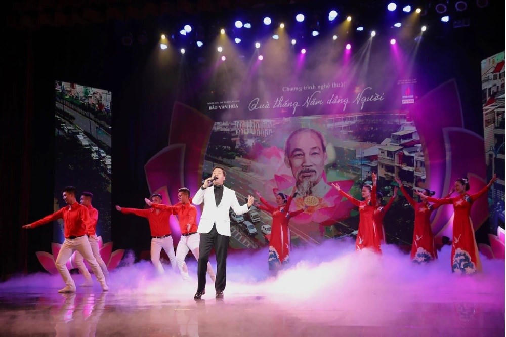 Rộng dài một tình yêu với Bác