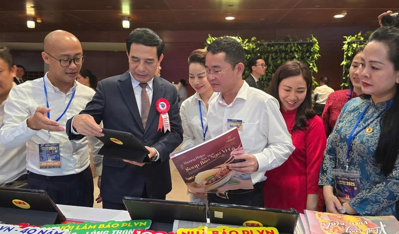 Bìa báo Báo Pháp luật Việt Nam đạt giải khuyến khích 'Sản phẩm báo chí ấn tượng'