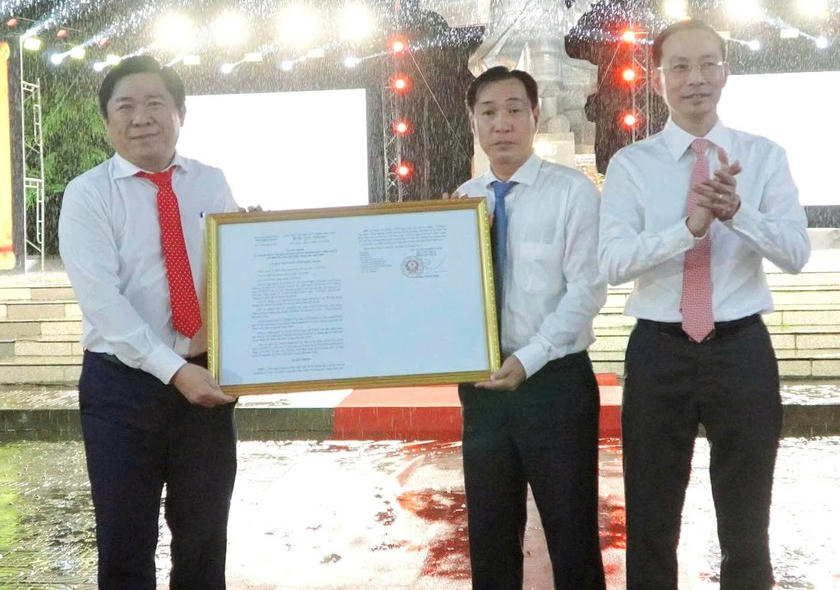 Khai mạc Lễ hội truyền thống kỷ niệm 290 năm ngày mất Đức khai trấn Mạc Cửu 