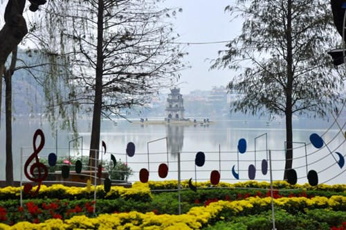 Cận Tết, nhiều chậu hoa Tết ven Hồ Gươm bị mất trộm