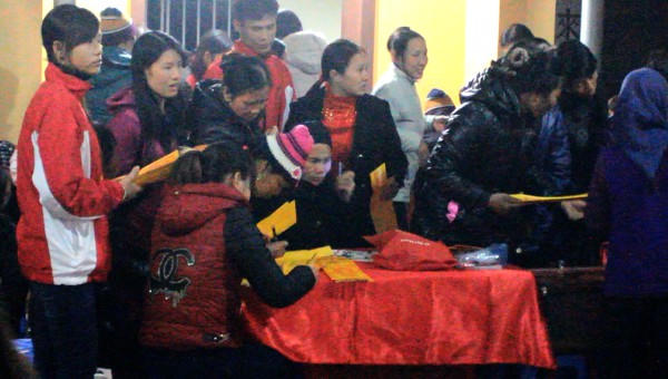 Nao nức đến chùa quê xin lộc đầu năm