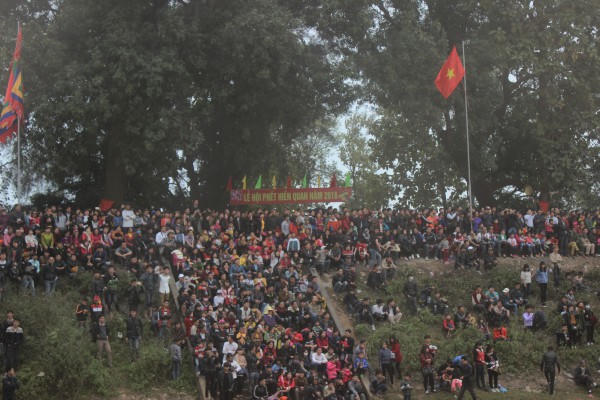 Cảnh hỗn chiến đến ngất xỉu ở hội Phết Hiền Quan