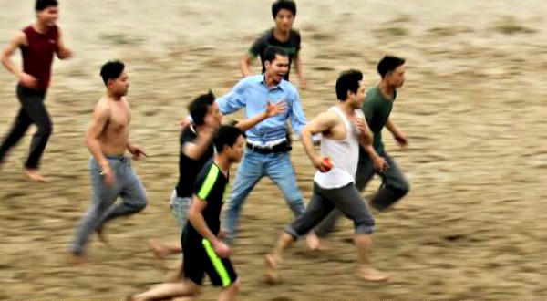 Cảnh hỗn chiến đến ngất xỉu ở hội Phết Hiền Quan