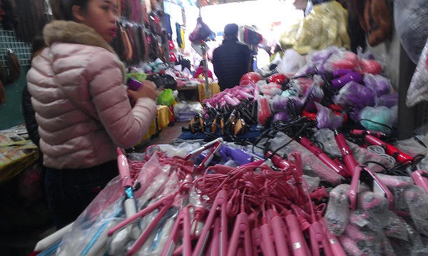 Nguy cơ tiềm ẩn từ những chiếc máy sấy, máy tạo kiểu tóc siêu rẻ 