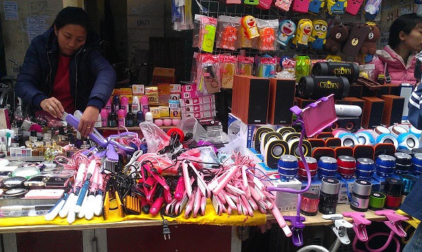 Nguy cơ tiềm ẩn từ những chiếc máy sấy, máy tạo kiểu tóc siêu rẻ 