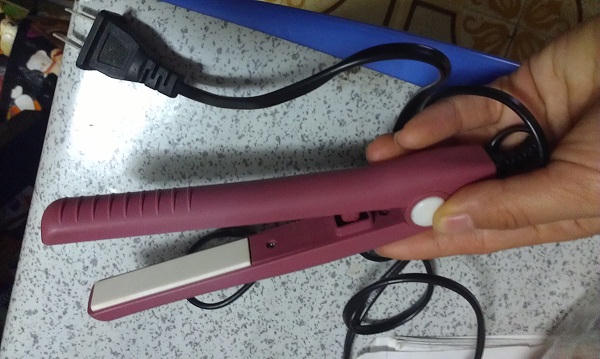 Nguy cơ tiềm ẩn từ những chiếc máy sấy, máy tạo kiểu tóc siêu rẻ 