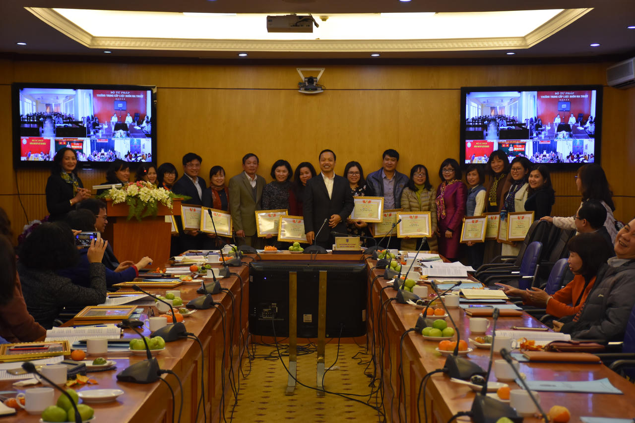 Làm tốt công tác giáo dục tư tưởng chính trị cho công đoàn viên