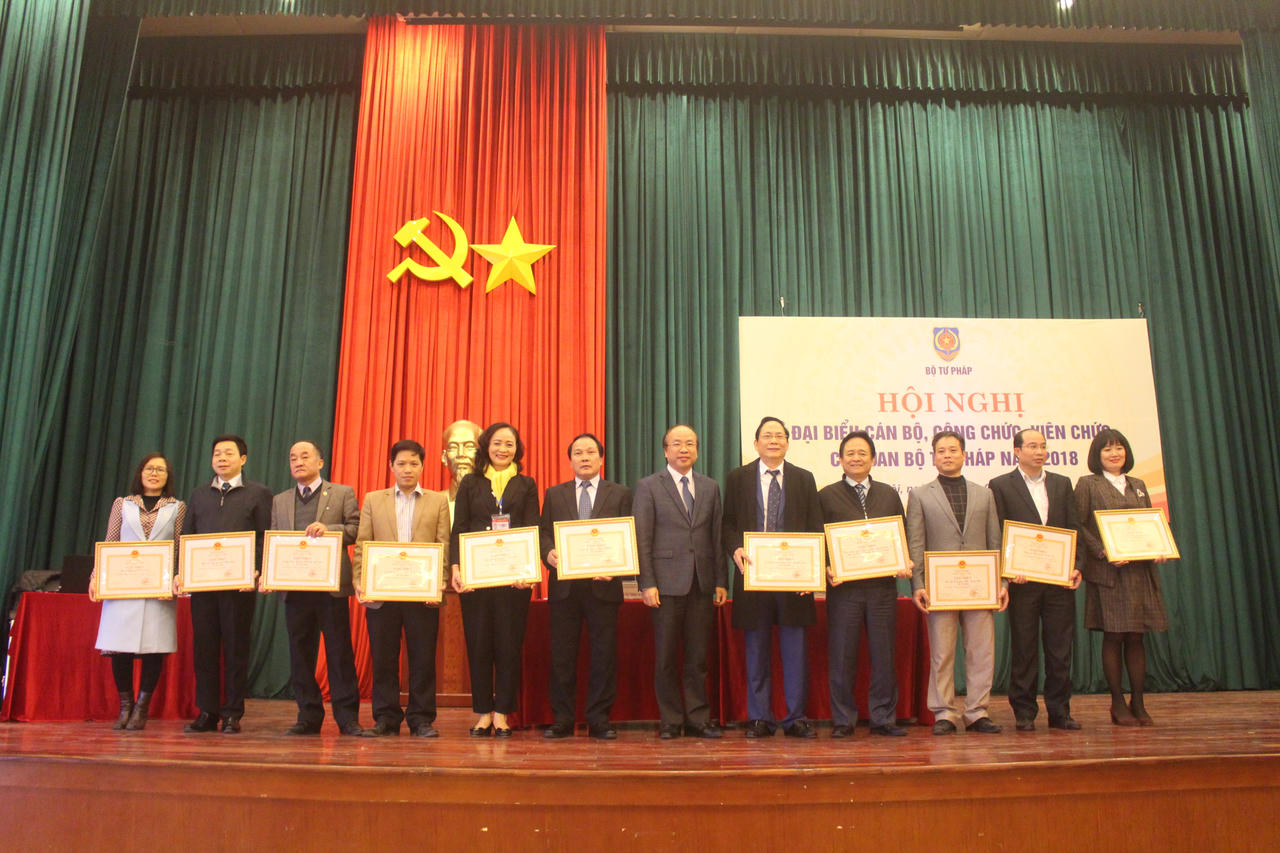 Bộ Tư pháp tiếp tục tạo môi trường làm việc phù hợp để cán bộ phấn đấu