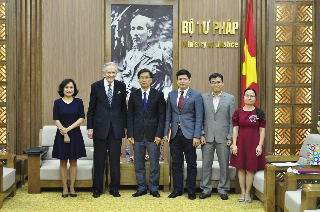 Tích cực tham khảo kinh nghiệm quốc tế về công tác hòa giải