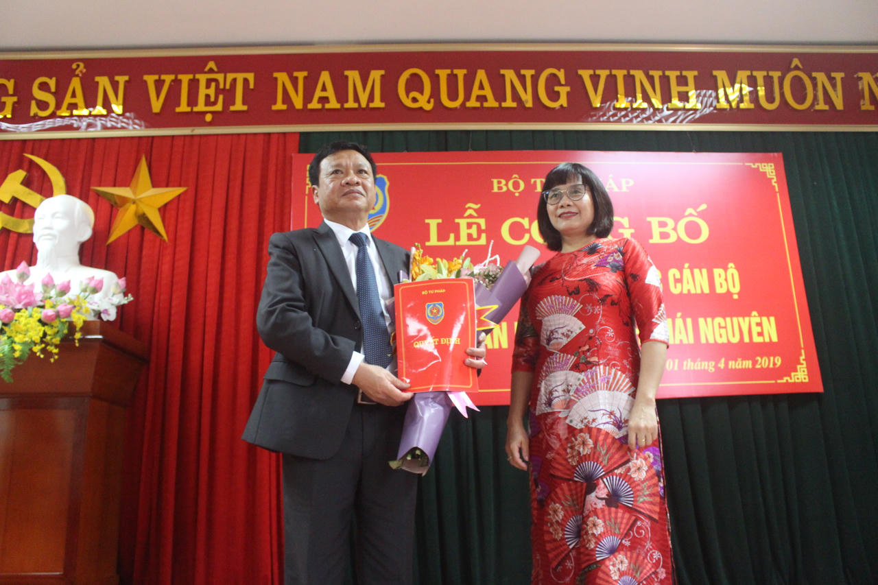 Trao quyết định bổ nhiệm Cục trưởng Cục Thi hành án dân sự Thái Nguyên