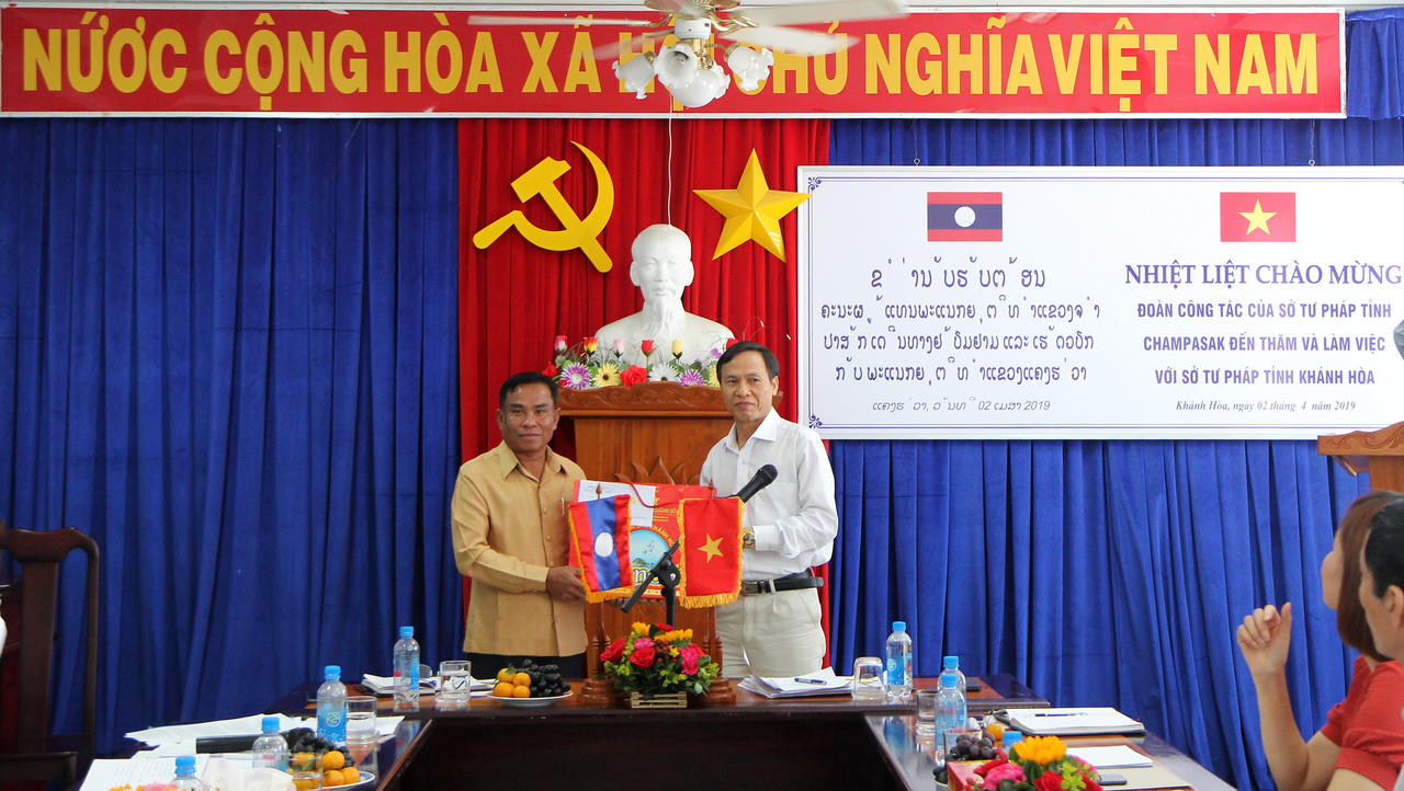 Đoàn công tác Sở Tư pháp tỉnh Champasak đến thăm và làm việc với Sở Tư pháp Khánh Hòa